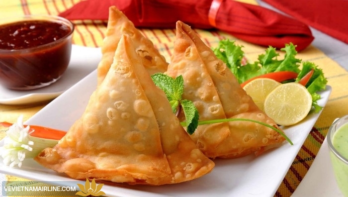 Món Samosa có hình tam giác